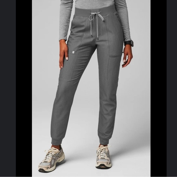 Fabletics Scrubs On-Call Joggers Heather Gray - Picture 4 of 11